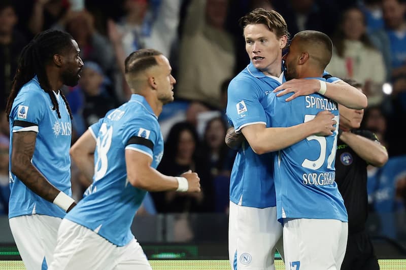 Soi kèo châu Á, kèo chấp Napoli vs Cagliari